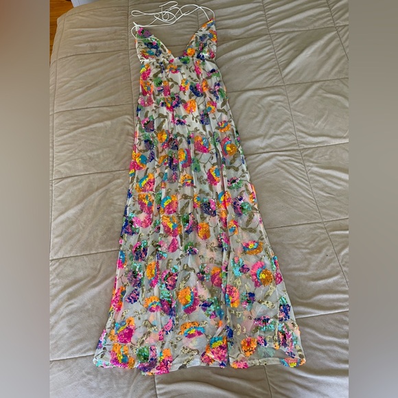 EUC Lucky in the sky halter gown white with flower sequins pattern size Medium - Picture 2 of 12